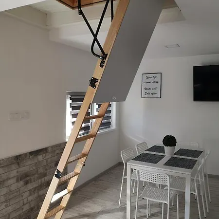 Ady Apartmanhaz Holiday home Orfu