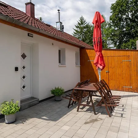 Dom wakacyjny Ady Wellness Apartmanhaz - Privat Jacuzzi & Infraszauna